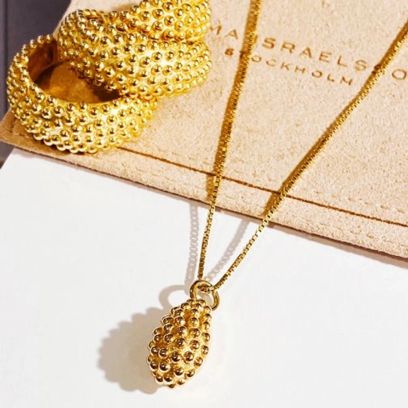 Dew Necklace Gold - Emma Israelsson - Snabb frakt & paketinslagning - Nordicspectra.se