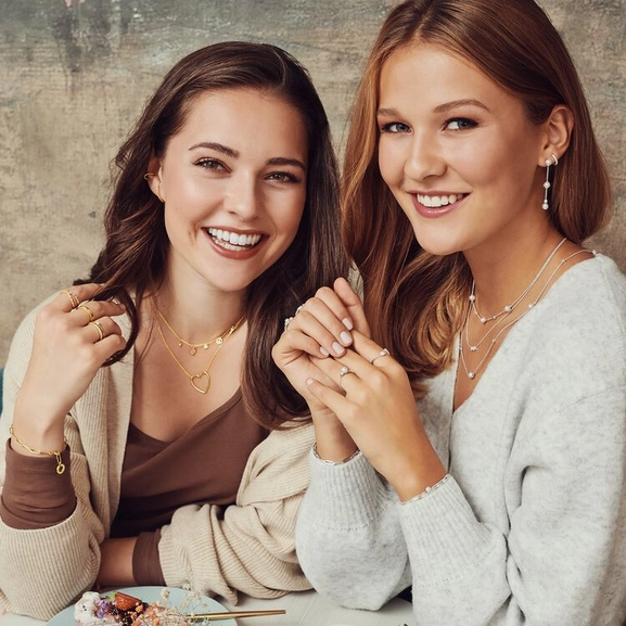 Halsband Långt med Pärlor & Vita Stenar - Thomas Sabo berlock - Snabb frakt & paketinslagning - Nordicspectra.se