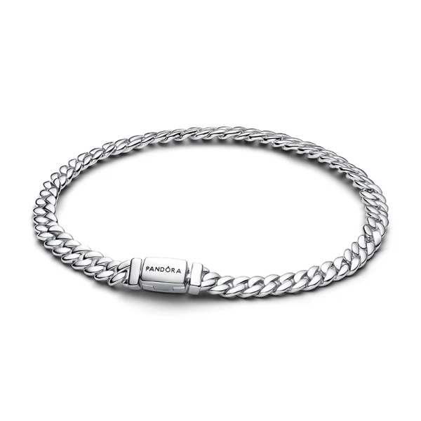 Elegantes Pandora Timeless Armband aus glänzendem Silber mit stilvollem Verschluss und Pandora-Logo. Perfekt