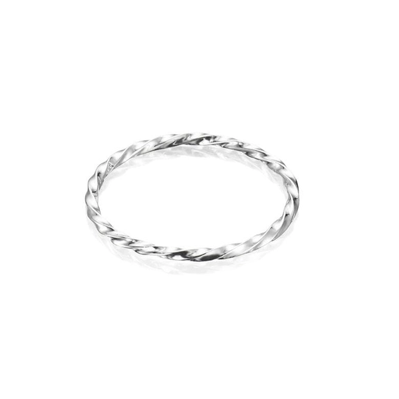 Twisted Orbit Plain Ring - Efva Attling - Suuri valikoima & ilmainen lahjapaketointi - Nordicspectra.fi