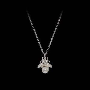 Bumblebee Pearl Necklace - Maria Nilsdotter - 1-2 dagars leverans - Nordic Spectra