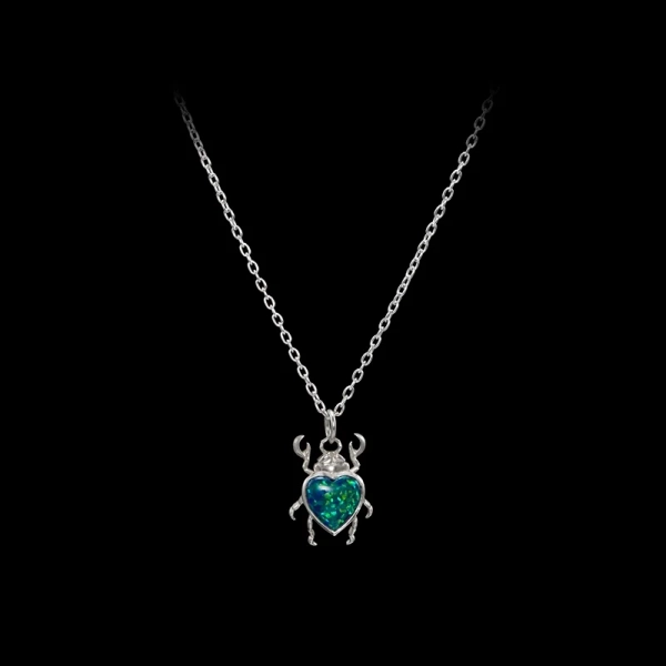 Beetle Necklace i silver med syntetisk opal