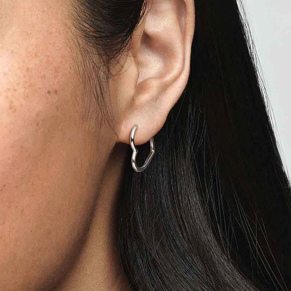 Asymmetrical Heart Hoop Korvakorut - PANDORA - Suuri valikoima & ilmainen lahjapaketointi - Nordicspectra.fi