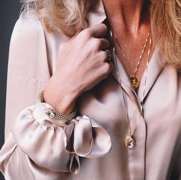 Classic Drop Necklace Rhodium Silk - Caroline Svedbom - Snabb frakt & paketinslagning - Nordicspectra.se