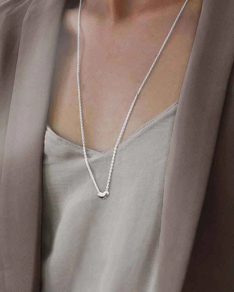 Loving Heart Medium Single Necklace Long - Drakenberg/Sjölin - Suuri valikoima & ilmainen lahjapaketointi - Nordicspectra.fi