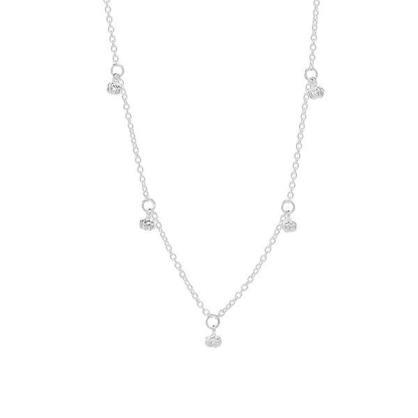 New Bud Drop Full Necklace i silver med blomknoppsberlocker
