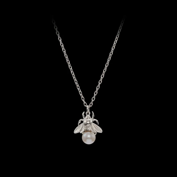 Bumblebee Pearl Necklace - Maria Nilsdotter - 1-2 dagars leverans - Nordic Spectra