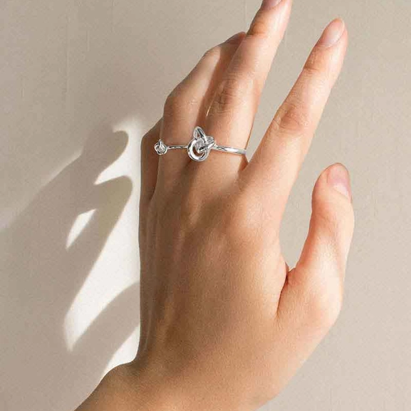 Le Knot Ring - Drakenberg Sjölin Ringar - Snabb frakt & paketinslagning - Nordicspectra.se