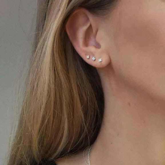 Diamond Sky Drop Studs - Drakenberg Sjölin Örhängen - Snabb frakt & paketinslagning - Nordicspectra.se