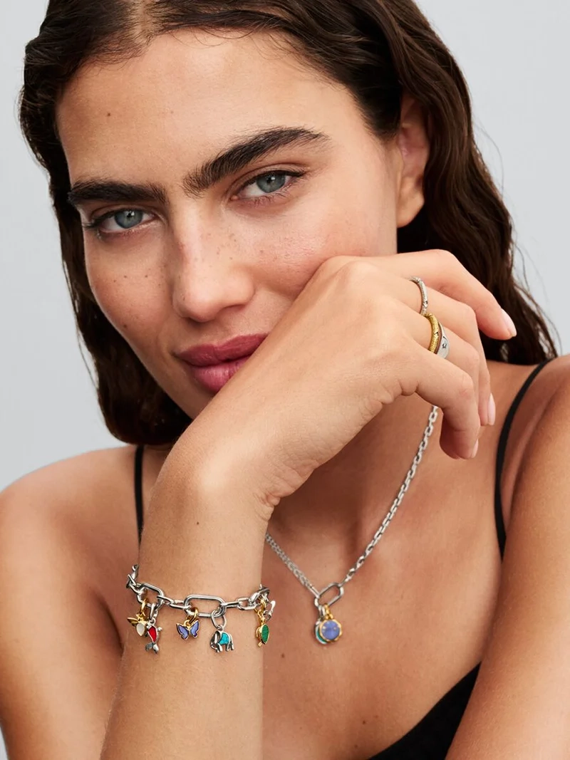 Turkosfärgad Elefant Minihängberlock från Pandora ME i sterlingsilver med turkosinspirerad sten för styrka och visdom.