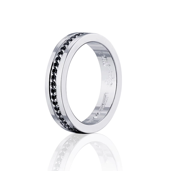4½ & Black Stars Ring Platinum i platina med bred skena och svarta diamanter