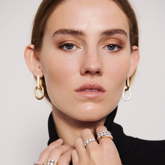 eleganta och smala med gnistrande Cubic Zirconia