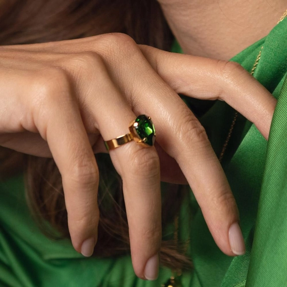 Mini Drop Ring Gold Dark Moss Green - Caroline Svedbom - Snabb frakt & paketinslagning - Nordicspectra.se