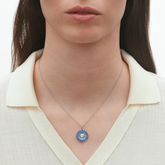 GJ_SS25_ECOM_SHOOT_DAISY_NECKLACE_20001545_v1_Close-up