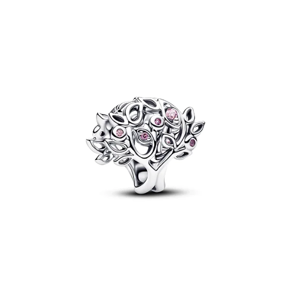 Der Pandora-Charm „Familienbaum“ aus Silber mit funkelnden Steinen in Form eines offenen Stammbaums symbolisiert familiäre Bindungen.