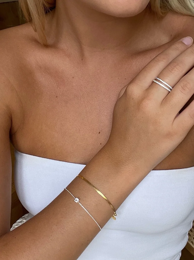 Herringbone Bracelet Gold - Syster P - Snabb leverans & Gratis paketinslagning - Nordic Spectra