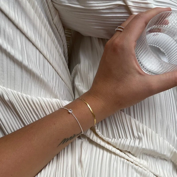 Herringbone Bracelet Gold - Syster P - Snabb leverans & Gratis paketinslagning - Nordic Spectra