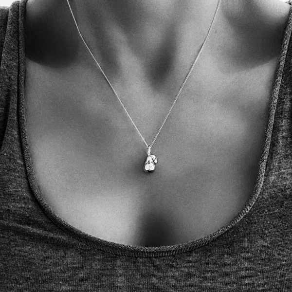 Pear Goodness Necklace Silver från Emma Israelsson