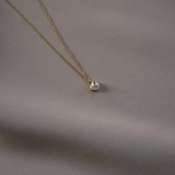 Pearl Short Neck Gold -CU Jewellery - Snabb frakt & paketinslagning - Nordicspectra.se