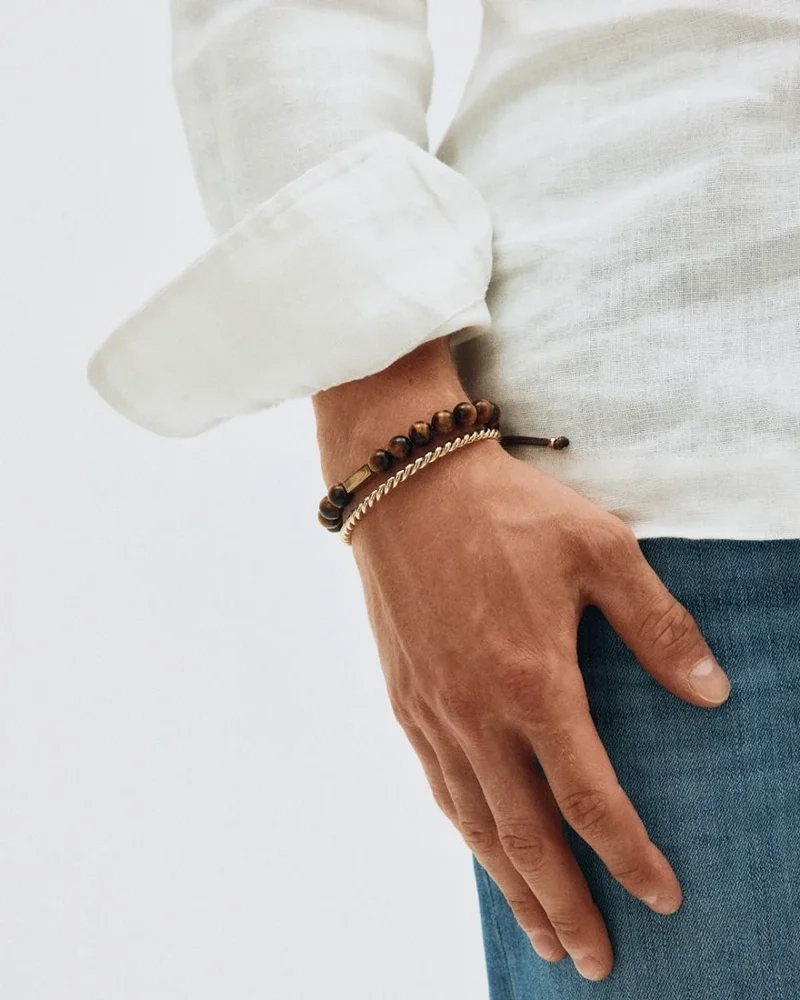 Edblads herrarmband Luke i gul tigeröga och rostfritt stål med 14K guldplätering