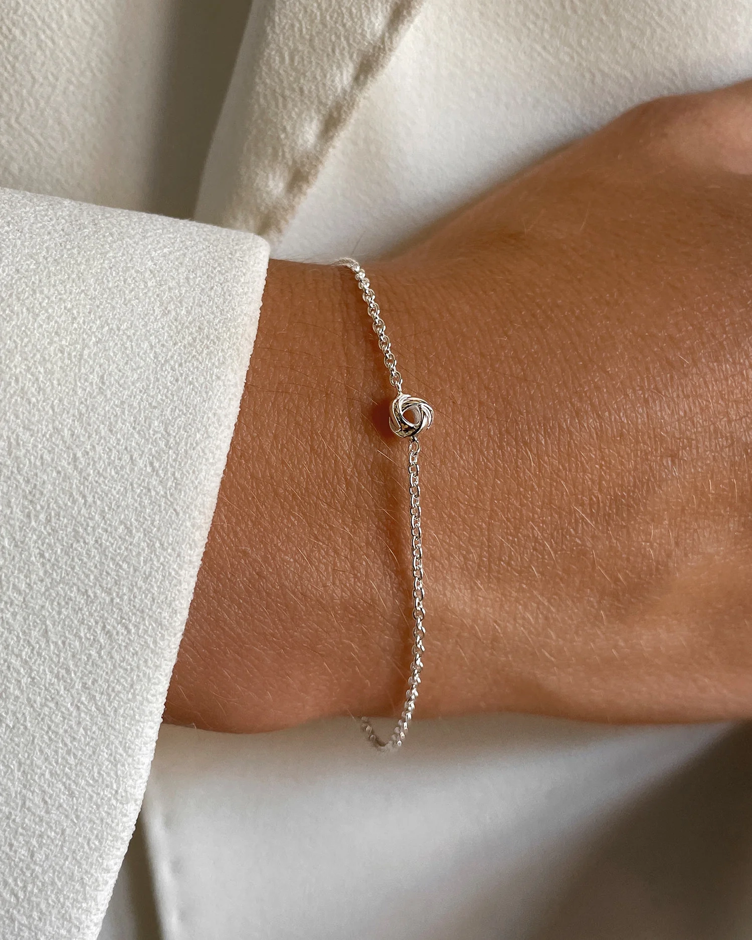 en i mitten och en vid låset