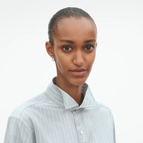 AW25_ECOM_ON-MODEL_OFFSPRING_EARHOOP_20001002