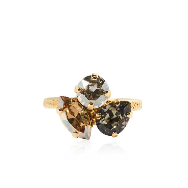 Ana Ring i guld med tre Swarovski-kristaller: droppformad