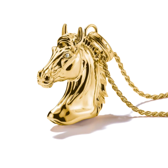 Hästhuvud Elyndra Halsband Guld från Thomas Sabo i guldpläterat silver med detaljerat hästhuvud och gnistrande zirkoniaögon.