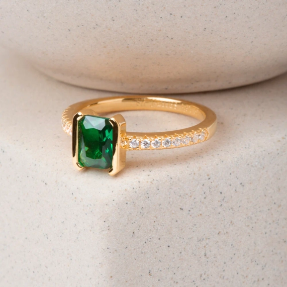 Roccanova Piccolo Ring Grön Guld från Sif Jakobs