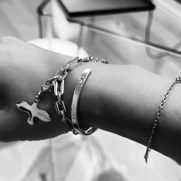 stilrent armband i silver från Emma Israelsson