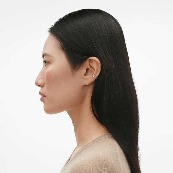 SS25_ECOM_ON-MODEL_FUSION_EARCUFF_20001101