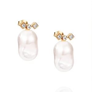 Twinkle & Unique Ear Gold: Ohrringe aus 18 Karat Gold mit sechs Diamanten und barocken Süßwasserperlen