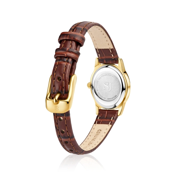 braunem Lederarmband und funkelnden Zirkonia-Steinen