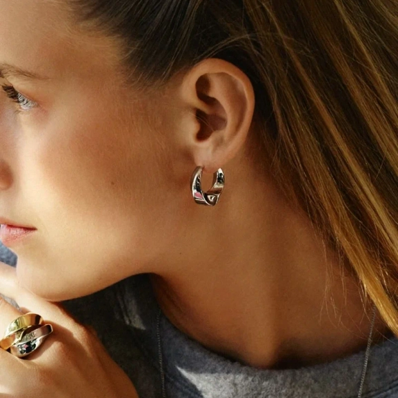modell Helix Hoops L i rostfritt stål