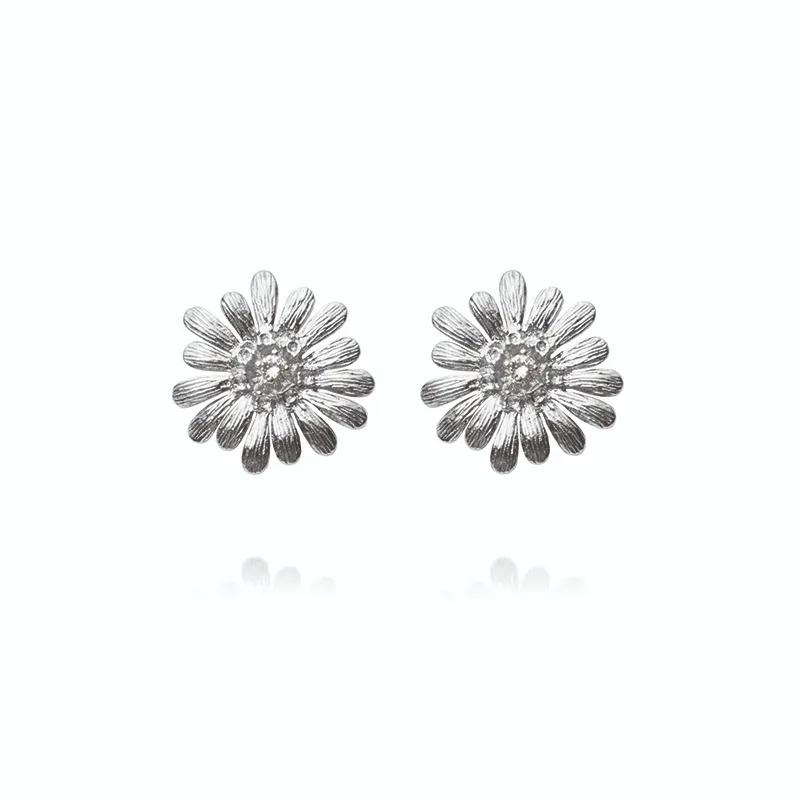Caroline Svedbom – Daisy Earrings Rhodium Crystal
