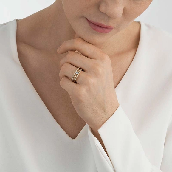 Halo Solitärring Guld med Pavéinfattade Diamanter - Georg Jensen ringar - Snabb frakt & paketinslagning - Nordicspectra.se
