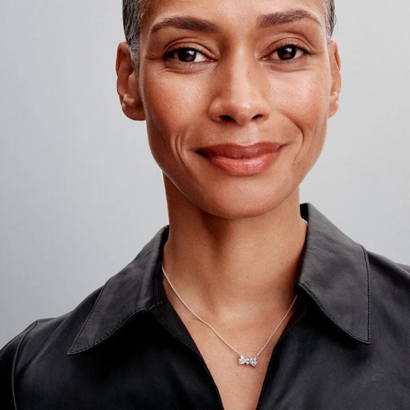 Glittrande Rosett Halsband - PANDORA - 1-2 dagar leverans - Gratis paketinslagning