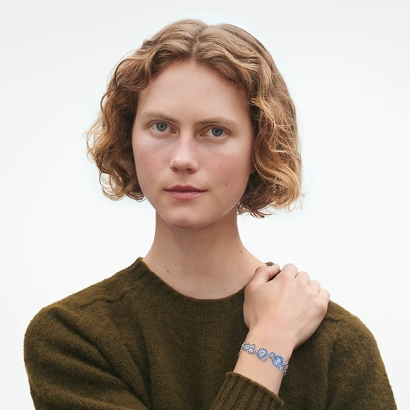 AW25_ECOM_ON-MODEL_DAISY_ROW_BRACELET_20001771