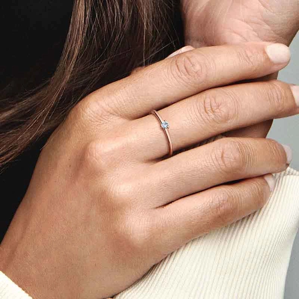 Hellblauer Solitär-Ring von PANDORA, Schneller Versand - Nordicspectra.de