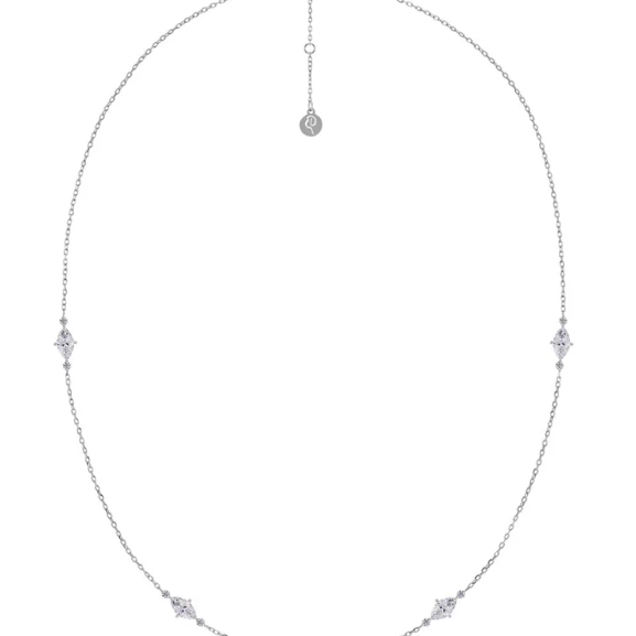 Trinny Necklace i polerat stål med kluster av cubic zirconia-stenar på en facetterad kedja