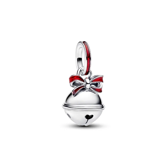 Weihnachtsglocken-Charm aus Sterlingsilber von Pandora. Schimmernde rote Emaille verleiht einen festlichen Touch. Kleine Schleife für zusätzliche Eleganz. Tragen Sie ihn einzeln für dezenten Weihnachtsglanz oder kombinieren Sie ihn für ein verspieltes Weihnachtsgefühl. Funkeln Sie mit klingelndem Stil und verbreiten Sie Weihnachtsstimmung.