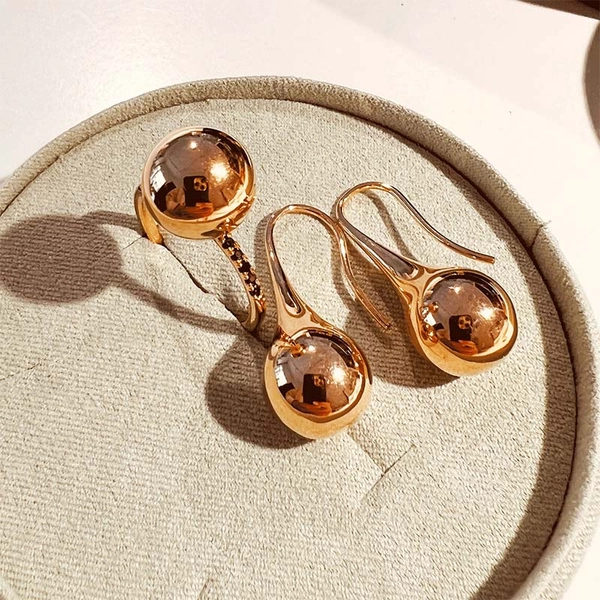 Drop Globe Earrings Gold - Emma Israelsson - Snabb frakt & paketinslagning - Nordicspectra.se