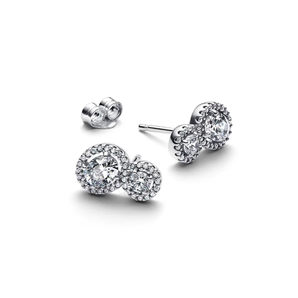 Strålande Stenar Stiftörhängen från Pandora Timeless kollektionen. Tillverkade i äkta silver med ädelstenar som symboliserar evig kärlek och gemenskap.