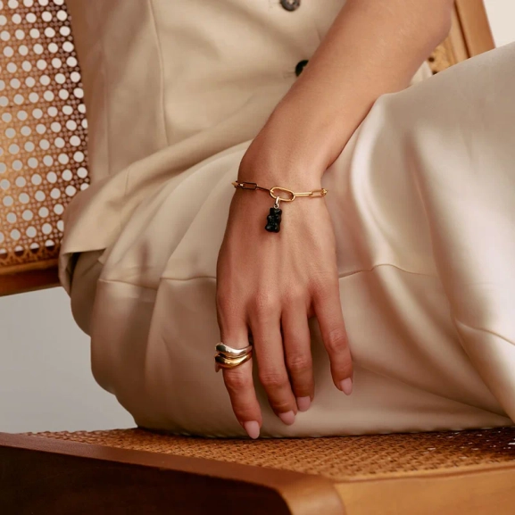 perfekt att bära ensamt eller med berlocker från Charm Club.