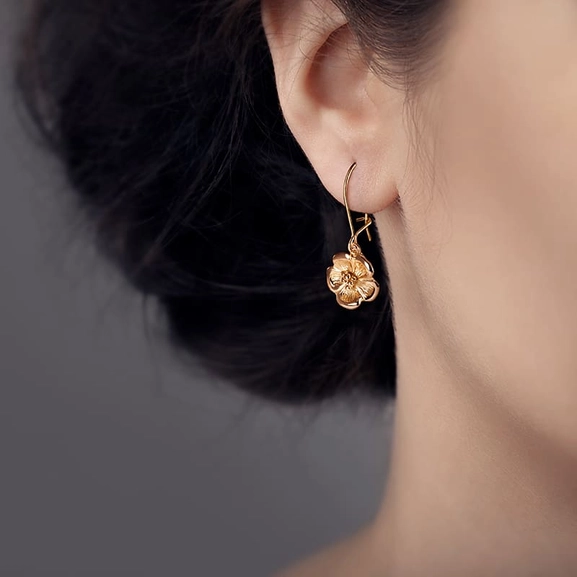 Life Hook Earrings Gold  - Nordic Spectra - Suuri valikoima & ilmainen lahjapaketointi - Nordicspectra.fi