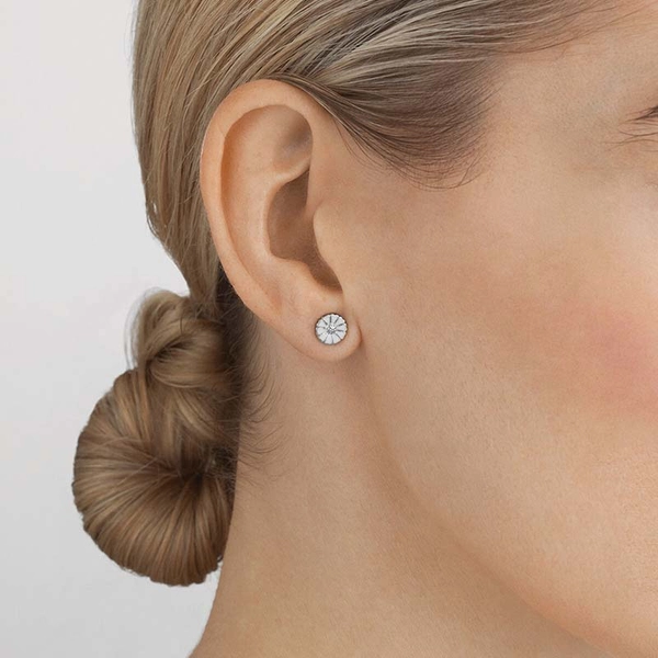 Daisy Mini Korvakorut Hopea & Valkoinen Emali - Georg Jensen - Suuri valikoima & ilmainen lahjapaketointi - Nordicspectra.fi