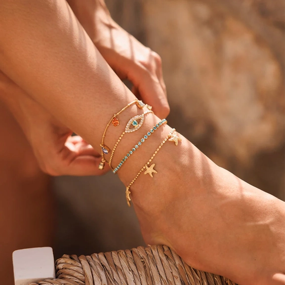 Siri Ankle Chain Gold Light Turquoise - Caroline Svedbom - Snabb leverans - Nordic Spectra