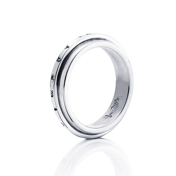 AVO Edge Ring - Efva Attling - Suuri valikoima & ilmainen lahjapaketointi - Nordicspectra.fi