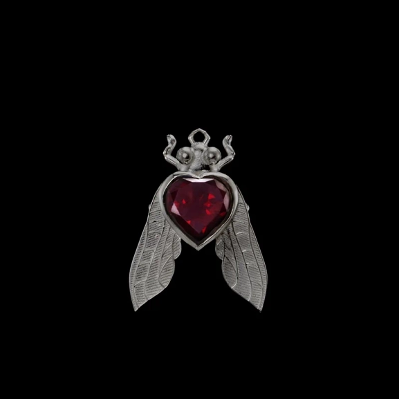 Fly Ear Stud i silver med granatsten