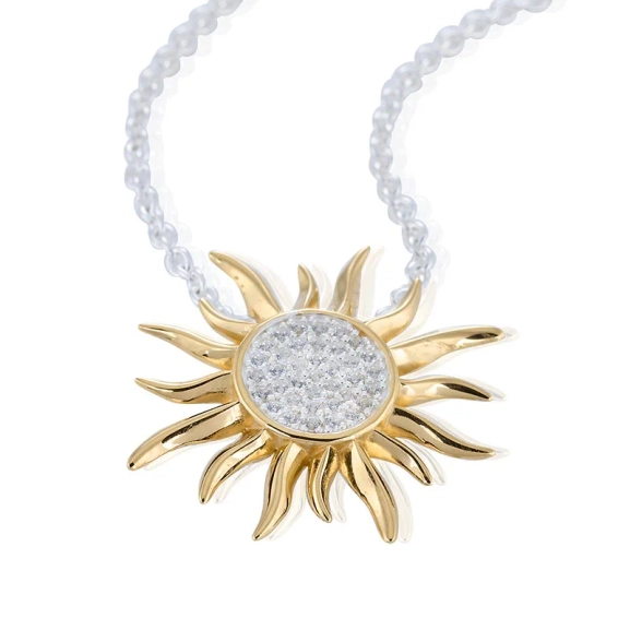 Power of The Sun Halsband från Carolina Gynning i silver och 24K guldpläterat silver med cubic zirconia-stenar som glittrar som solen.